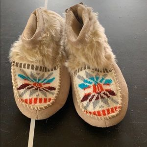 NWOT Steve Madden Slippers